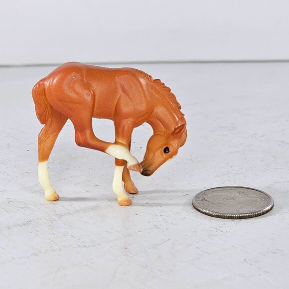 Breyer Stablemate Scratching Foal Baby Horse Chestnut Fun Foals #5655 - Picture 7 of 8